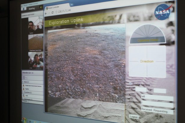 Colegio Inglés Católico Dirigen Robot en Hawaii